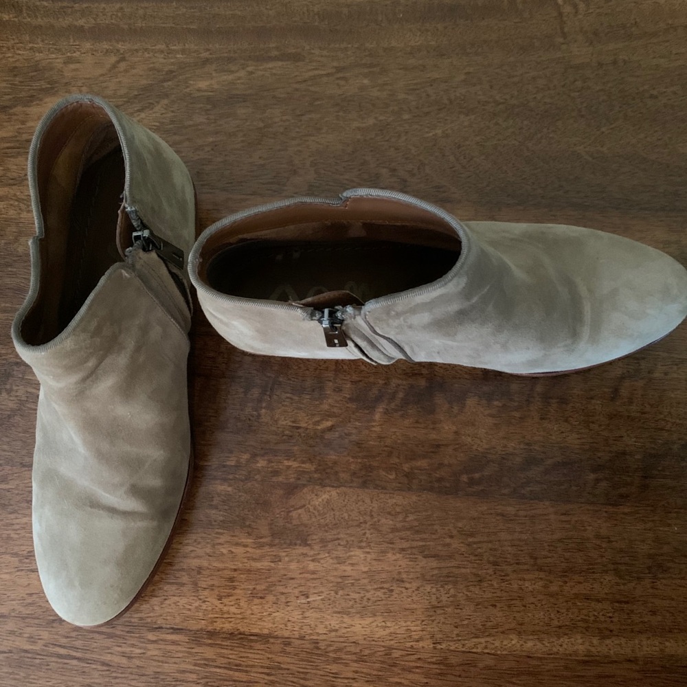 Sam Edelman Petty Chelsea Bootie -Size 8